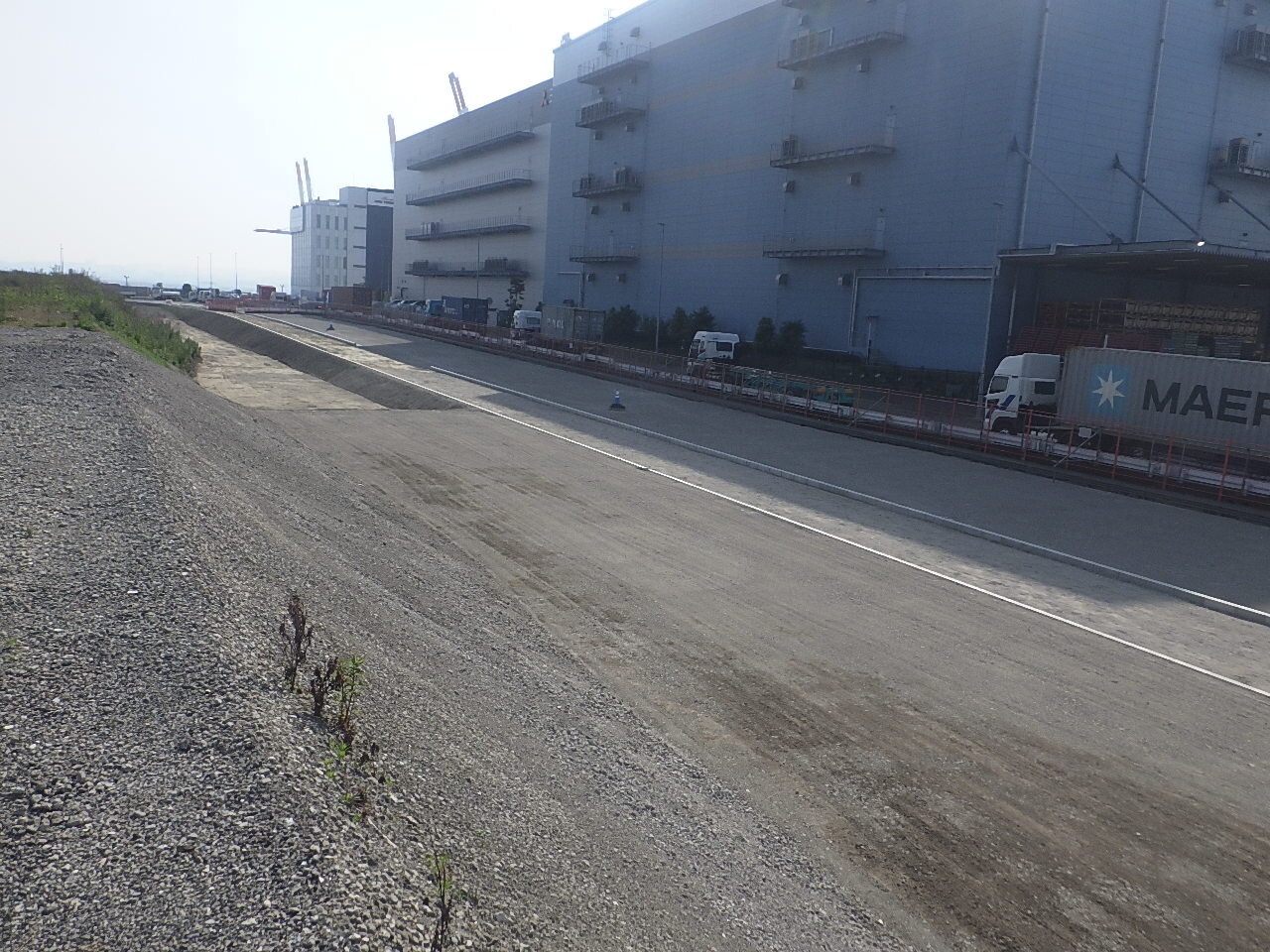 施工事例「南本牧ふ頭建設工事・第５－１ブロック道路整備工(その１)」の写真