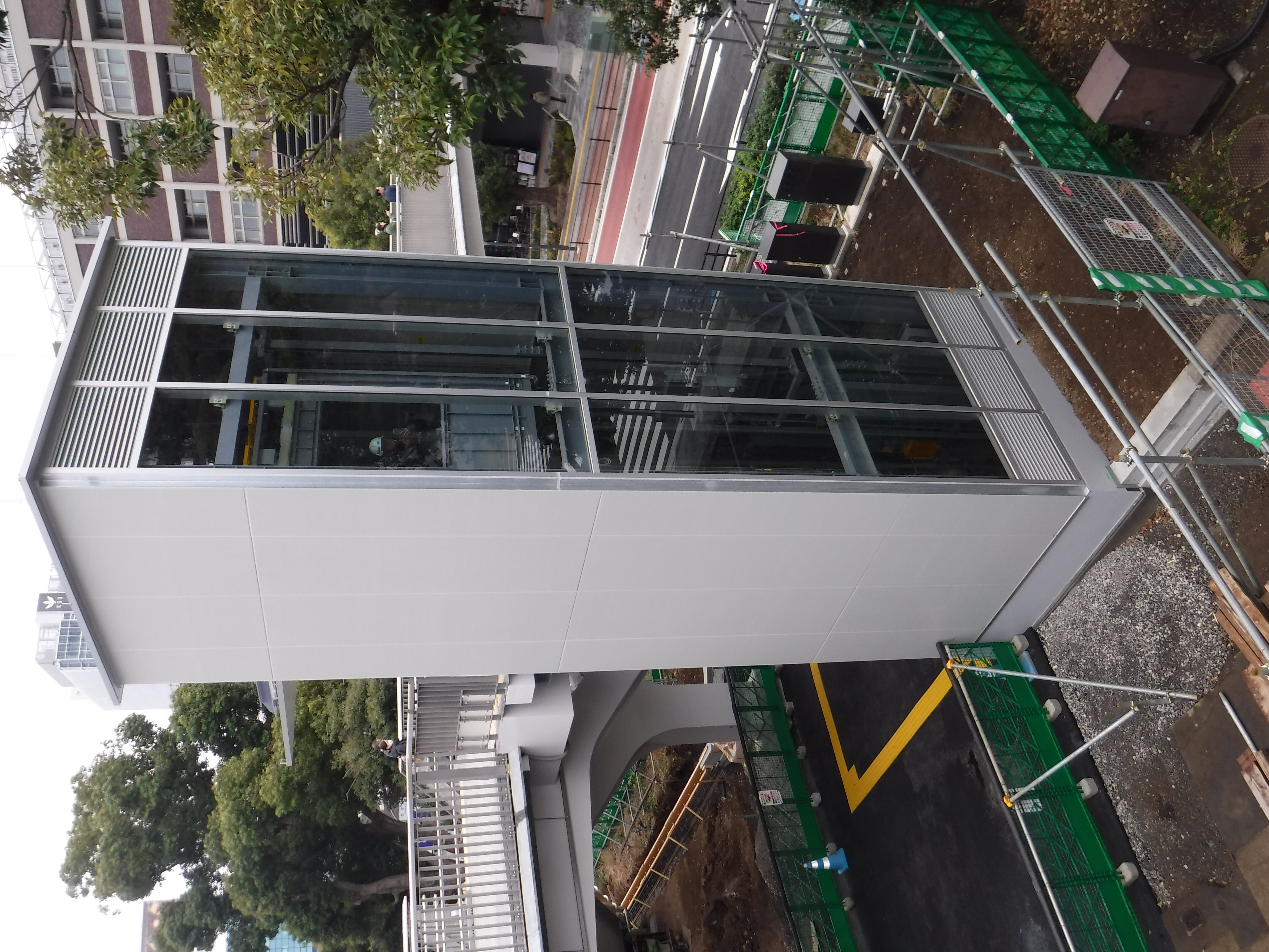 施工事例「みなと大通りデッキ整備工事(昇降機)」の写真
