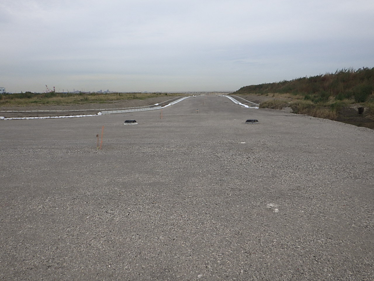 施工事例「南本牧ふ頭建設工事・第5-1ブロック道路整備工(その4)」の写真