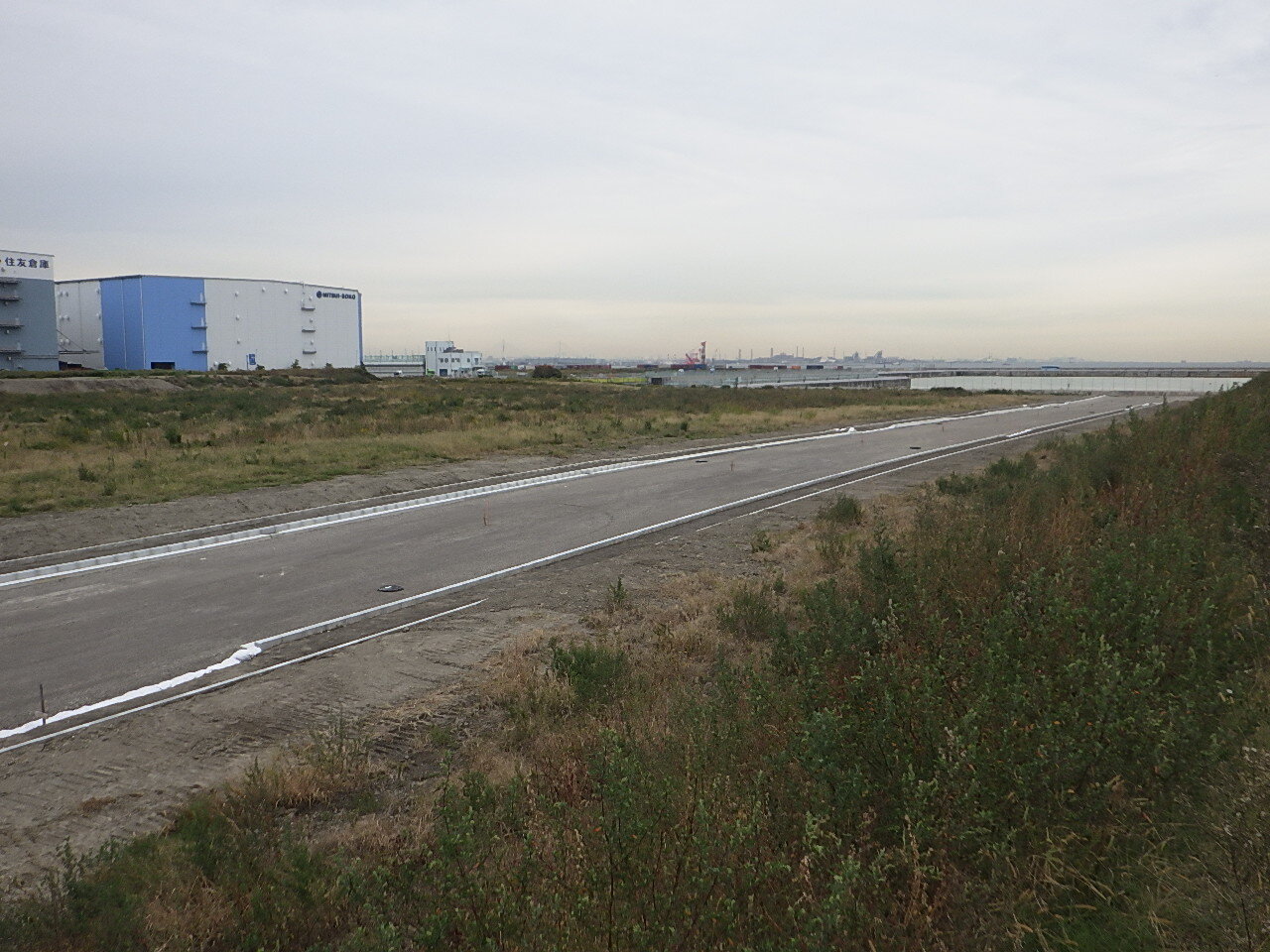 施工事例「南本牧ふ頭建設工事・第5-1ブロック道路整備工(その4)」の写真