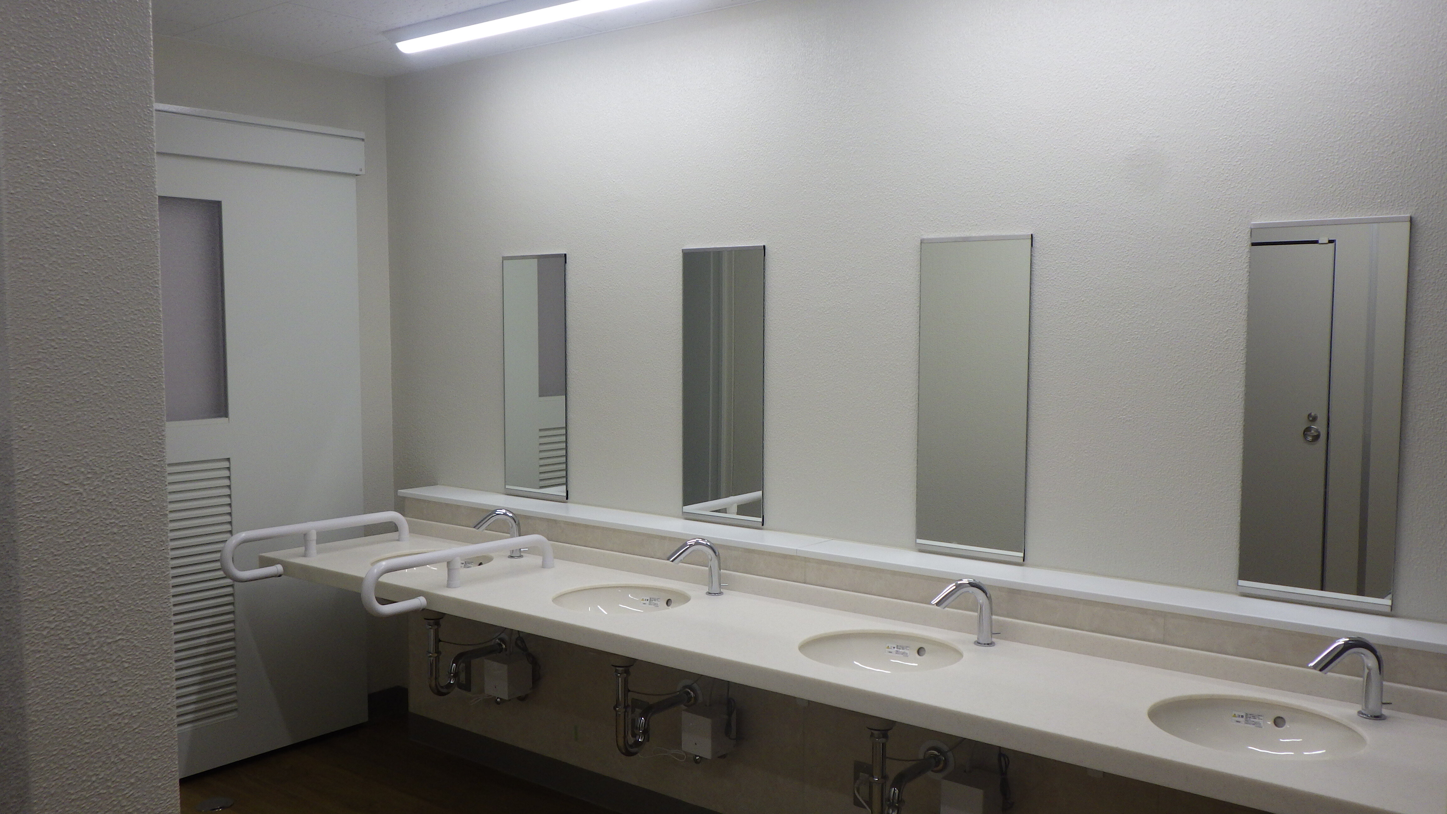 施工事例「戸塚高等学校校舎棟女子トイレ改修その他工事(建築・電気)（その２）」の写真