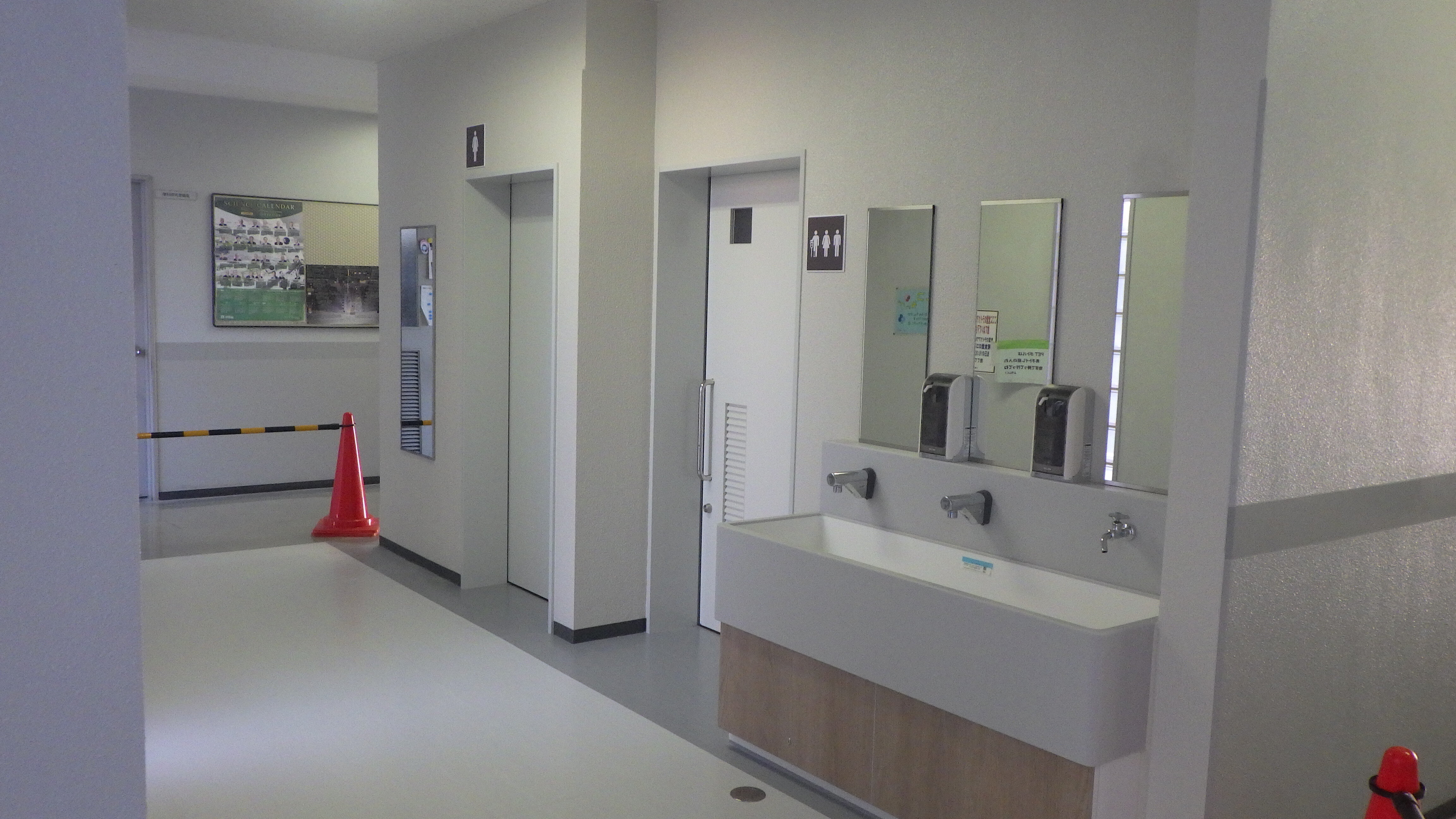 施工事例「戸塚高等学校校舎棟女子トイレ改修その他工事(建築・電気)（その２）」の写真